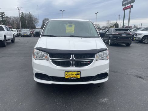 Used 2019 Dodge Grand Caravan SE image 3
