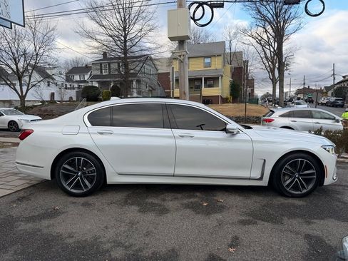 Used 2020 BMW 750i xDrive w/ Cold Weather Package image 8