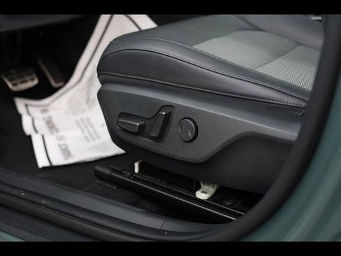 Used 2023 Kia Niro EX Touring image 7