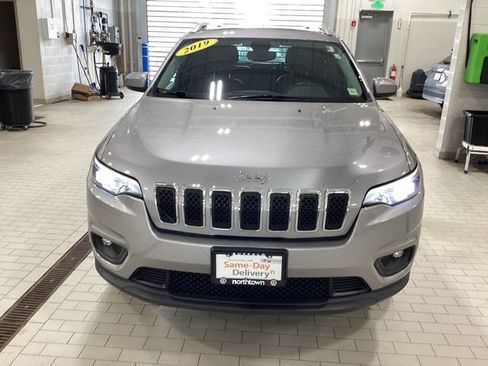 Used 2019 Jeep Cherokee Latitude Plus w/ Comfort/Convenience Group AWD/4WD image 4