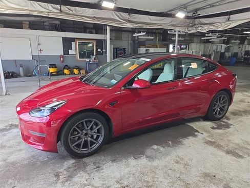 Used 2023 Tesla Model 3 Standard Range RWD image 3
