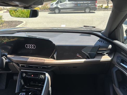 Used 2025 Audi Q5 Premium Plus w/ Premium Plus AWD/4WD image 11