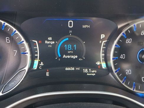 Used 2023 Chrysler Pacifica Touring-L FWD image 25