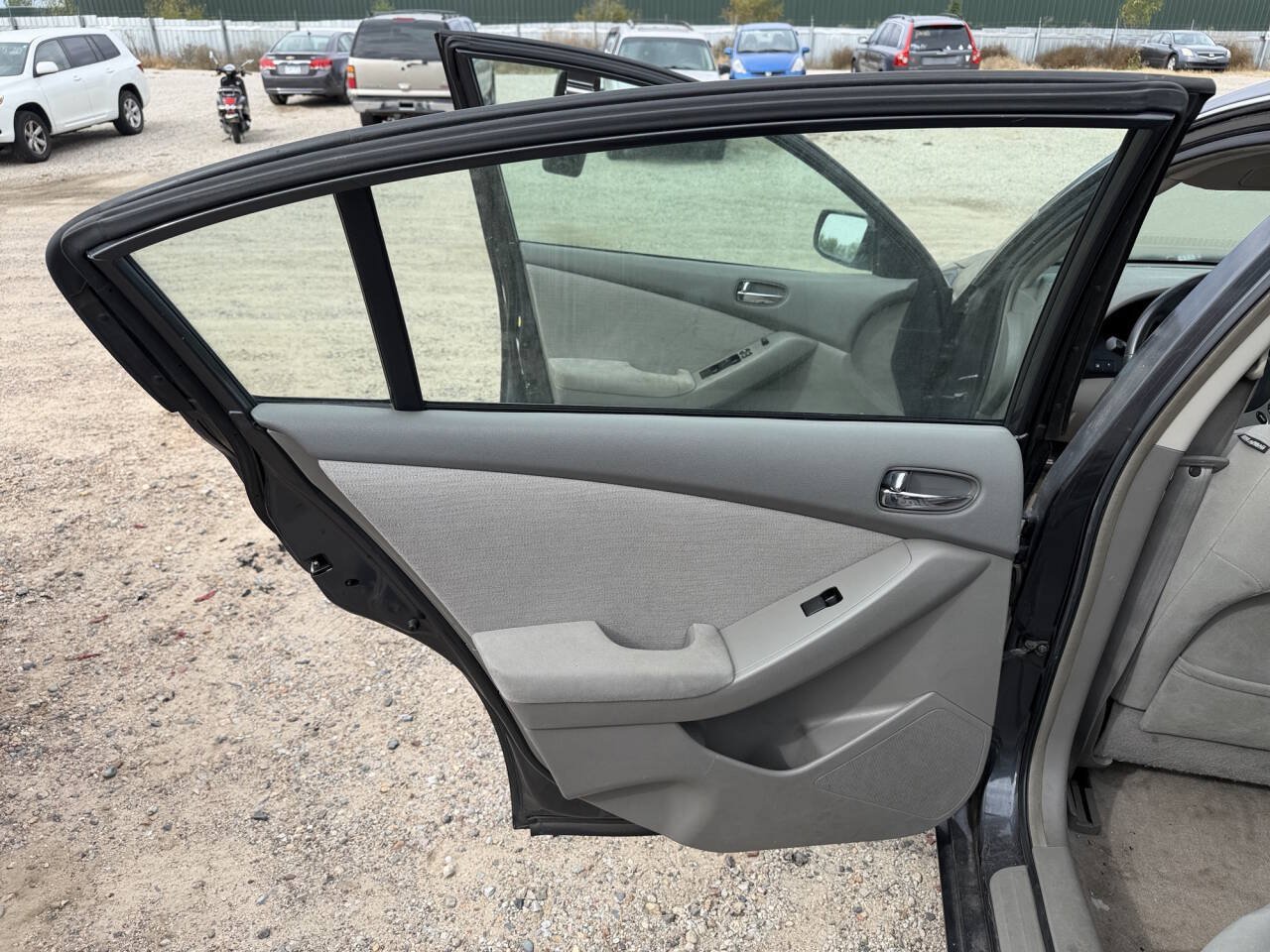 Used 2010 Nissan Altima 2.5 S FWD image 22