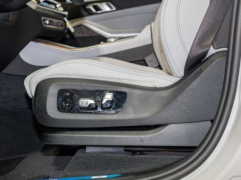 Used 2026 BMW X5 xDrive50e image 15