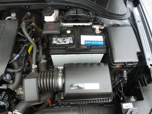Used 2018 Hyundai Elantra SE FWD image 35