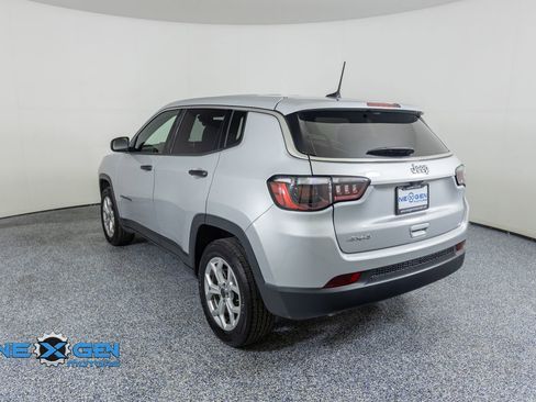 Used 2025 Jeep Compass Sport image 5