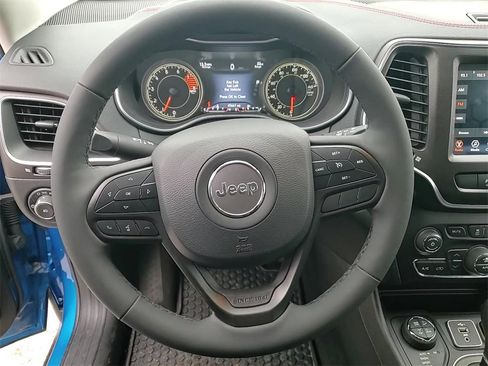 Used 2021 Jeep Cherokee Trailhawk image 14