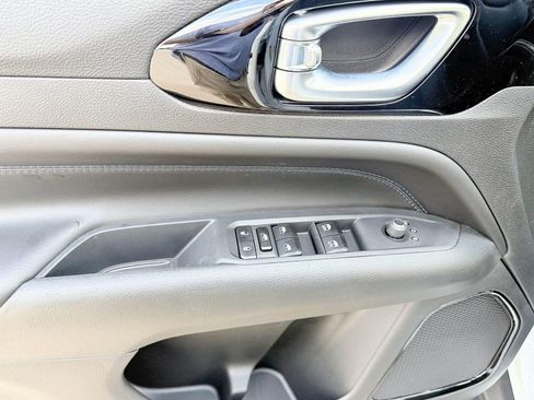 New 2026 Jeep Compass Latitude image 12