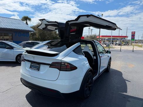 Used 2022 Tesla Model X image 5