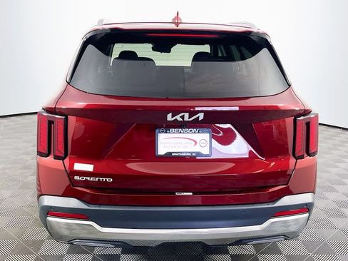 Used 2025 Kia Sorento S FWD image 7