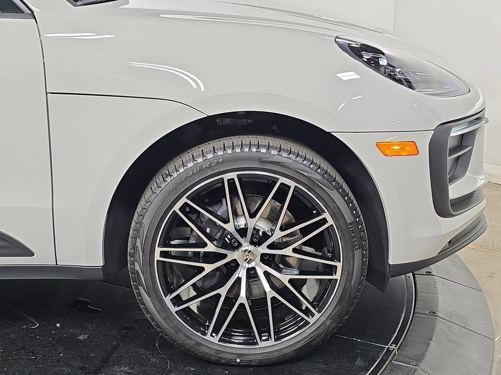 Certified 2026 Porsche Macan AWD/4WD image 11
