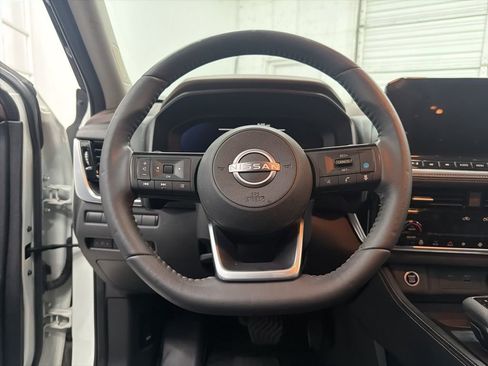 Used 2023 Nissan Rogue Platinum w/ Platinum Premium Package image 16