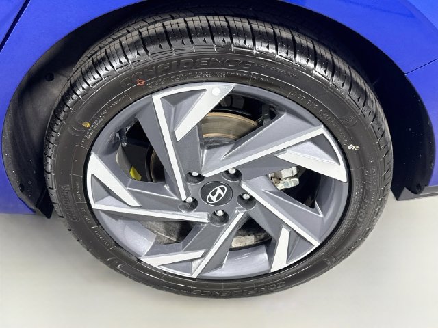 Used 2025 Hyundai Elantra Limited FWD image 32