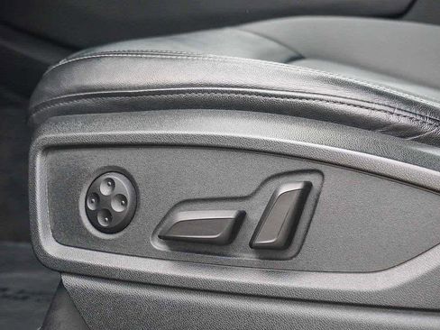 Used 2021 Audi Q5 Premium Plus w/ Premium Plus Package image 22