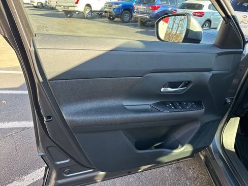 Used 2025 Nissan Kicks SV image 12