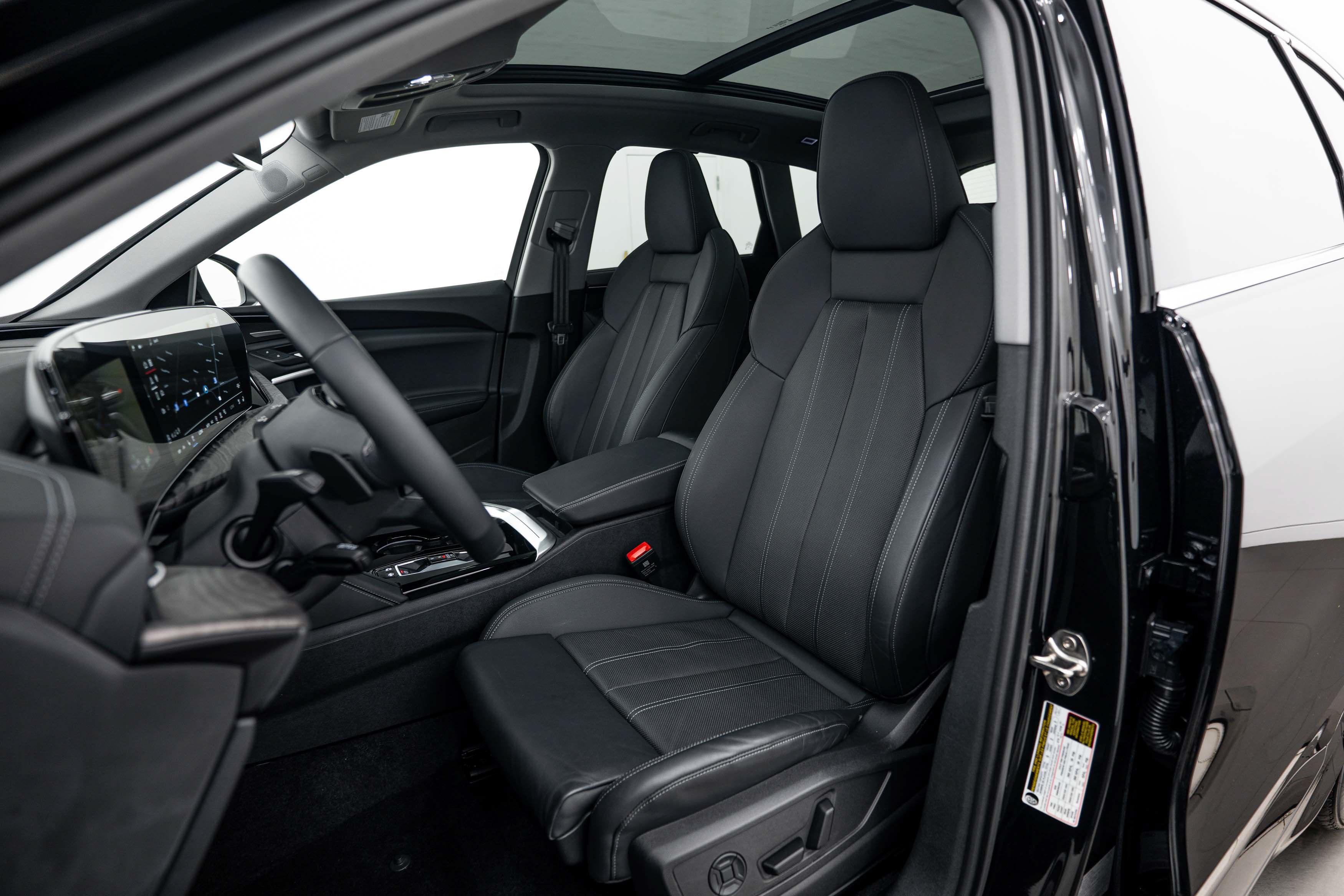 Used 2025 Audi Q5 Premium AWD/4WD image 17