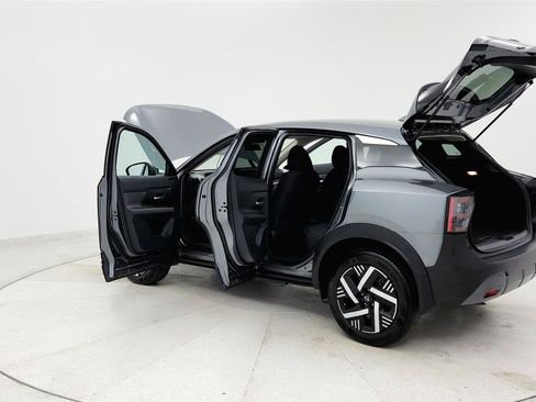 Used 2025 Nissan Kicks SV FWD image 29
