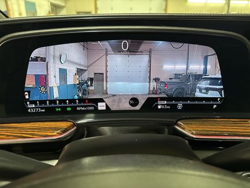 Used 2021 Cadillac Escalade Premium Luxury image 26