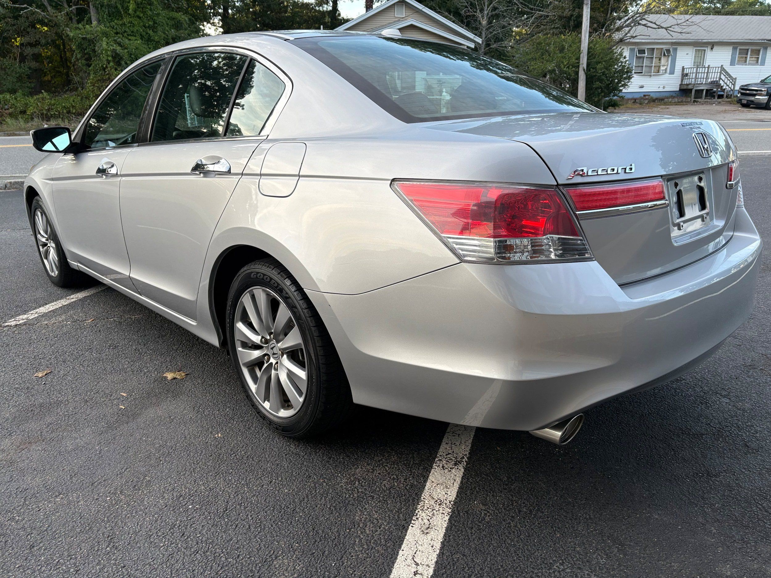 Used 2011 Honda Accord EX-L image 7