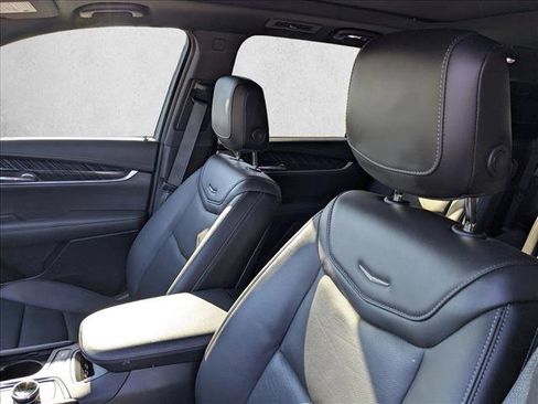 Used 2024 Cadillac XT6 Premium Luxury w/ Technology Package image 15