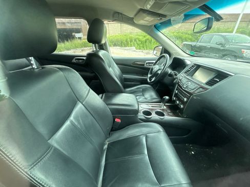 Used 2014 Nissan Pathfinder SL w/ SL Tech Package FWD image 2