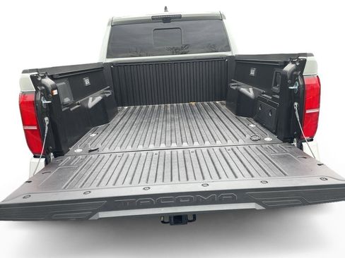 Used 2025 Toyota Tacoma TRD Sport image 6