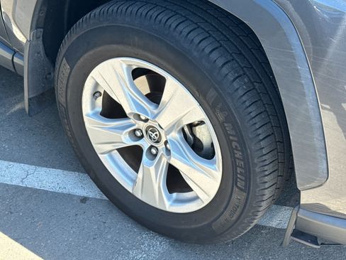Used 2019 Toyota RAV4 XLE w/ Convenience Package AWD/4WD image 10