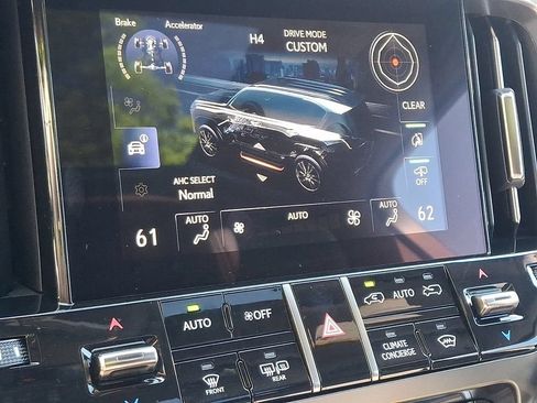 Used 2025 Lexus LX 600 4WD w/ Accessory Package (2T) image 18