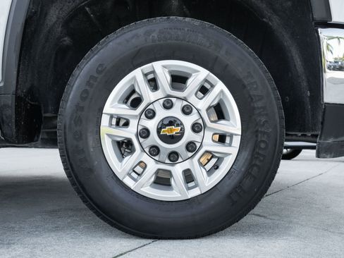 Used 2025 Chevrolet Silverado 2500 LT w/ Convenience Package image 27