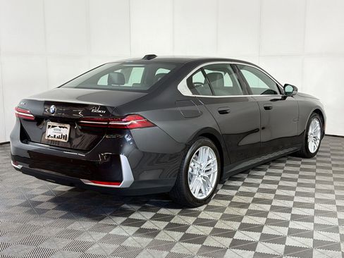 Certified 2025 BMW 530i xDrive w/ Premium Package AWD/4WD image 9