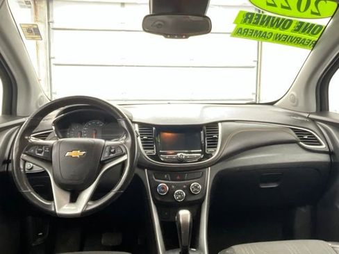 Used 2022 Chevrolet Trax LT w/ Driver Confidence Package AWD/4WD image 3