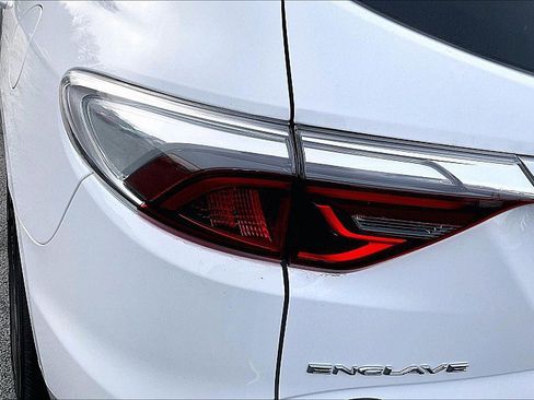 Used 2024 Buick Enclave Premium image 31