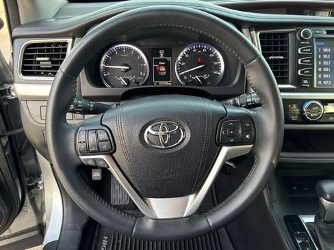 Used 2016 Toyota Highlander Limited image 39