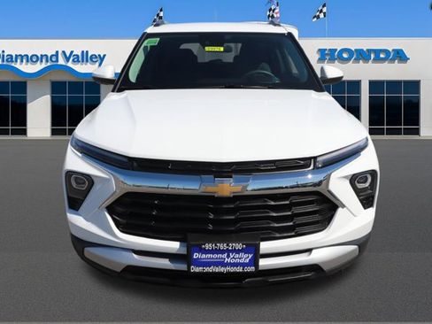 Used 2025 Chevrolet TrailBlazer LT image 2