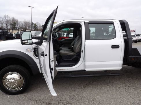 Used 2022 Ford F550 4x4 Crew Cab Super Duty w/ Power Equipment Group image 13