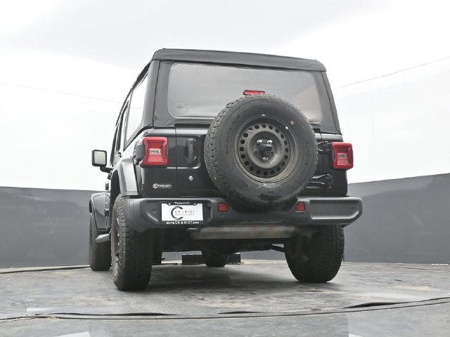 Used 2018 Jeep Wrangler Unlimited Sahara w/ Safety Group AWD/4WD image 55