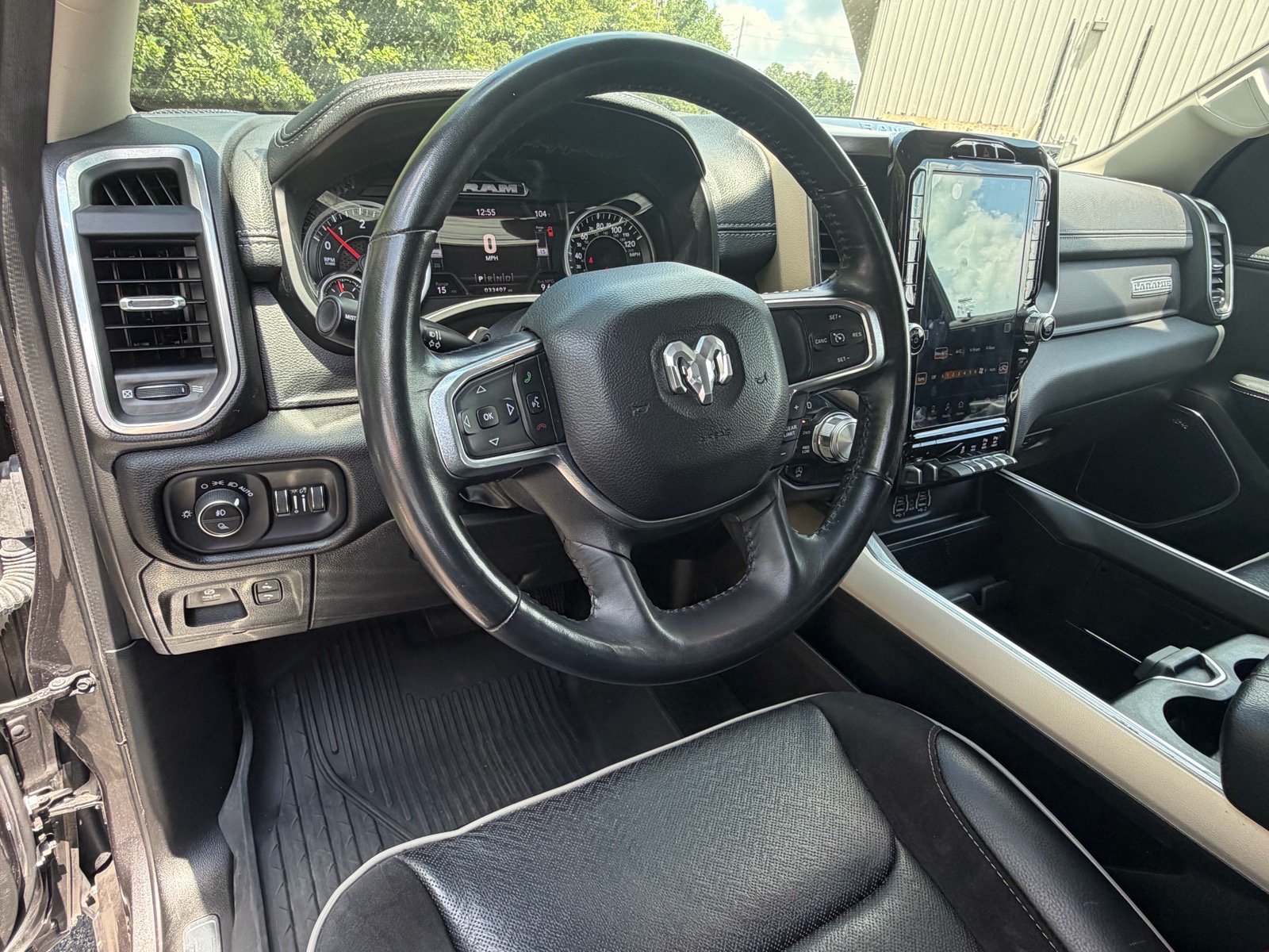Used 2022 RAM 1500 Laramie AWD/4WD image 34