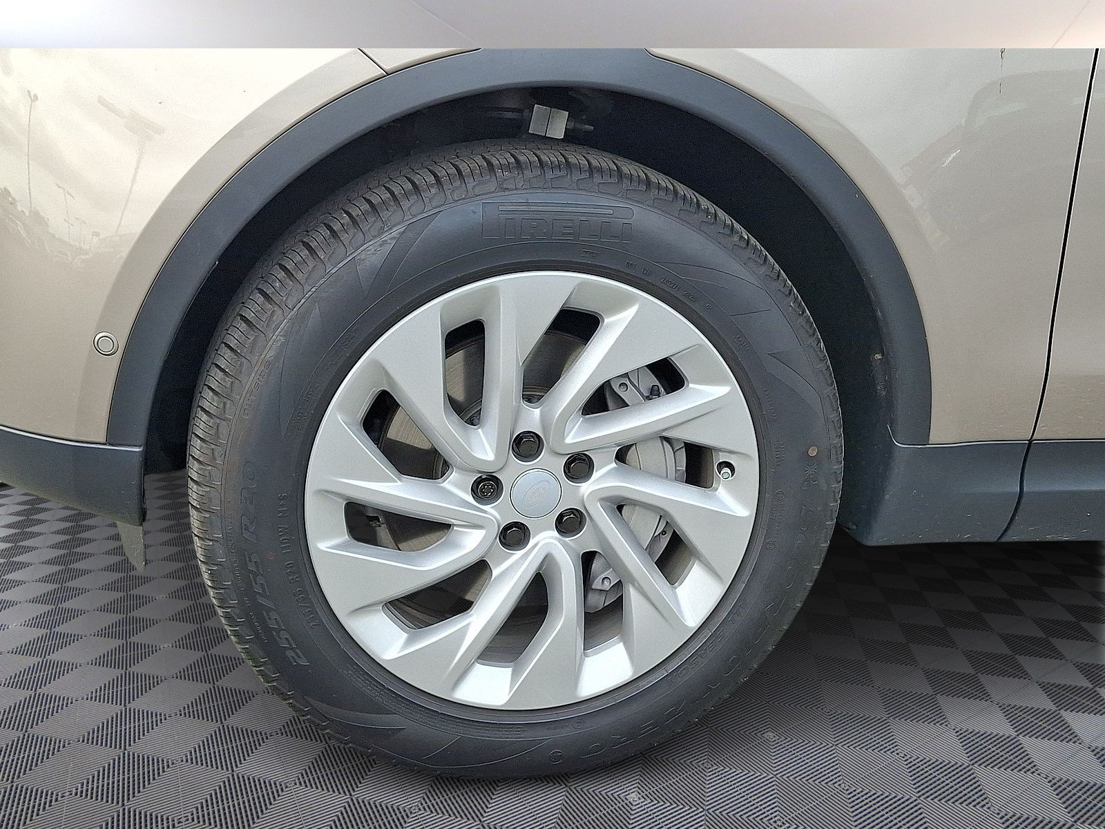 Certified 2026 Land Rover Discovery S AWD/4WD image 2