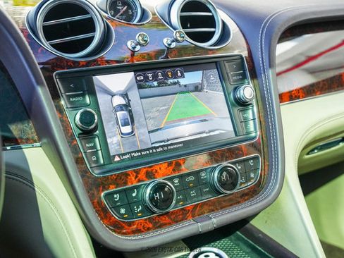 Used 2017 Bentley Bentayga image 31