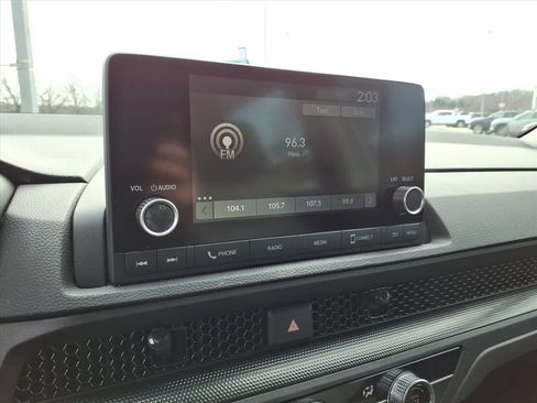 Used 2023 Honda CR-V LX image 9