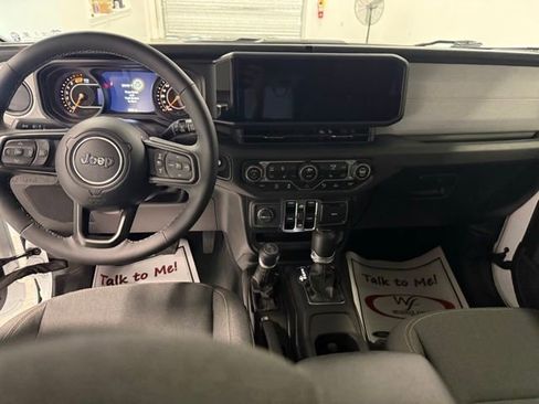 Used 2025 Jeep Wrangler Unlimited Sport AWD/4WD image 14