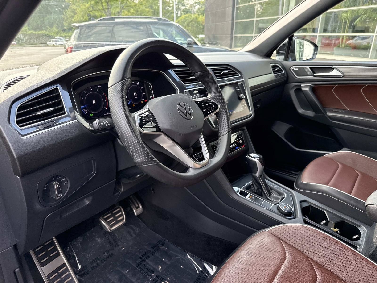 Used 2024 Volkswagen Tiguan SEL R-Line AWD/4WD image 28