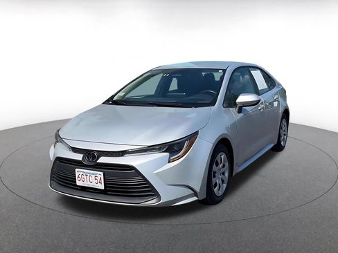 Used 2025 Toyota Corolla LE FWD image 6