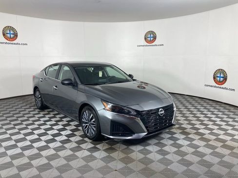 Used 2024 Nissan Altima 2.5 SV image 16