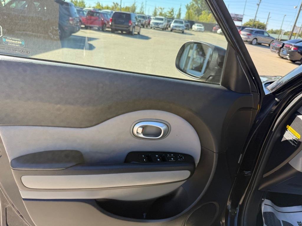 Used 2016 Kia Soul + FWD image 7