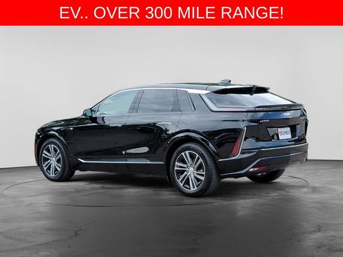 Used 2024 Cadillac Lyriq Luxury w/ LPO, Floor Liner Package AWD/4WD image 5