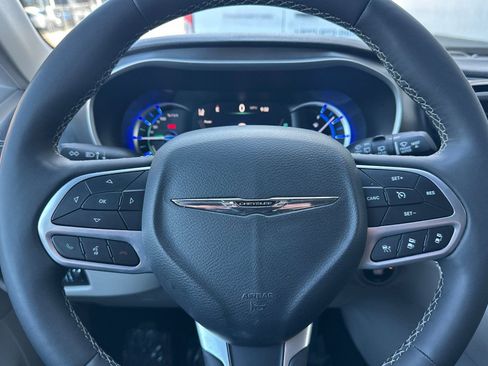 Used 2024 Chrysler Pacifica Select image 29