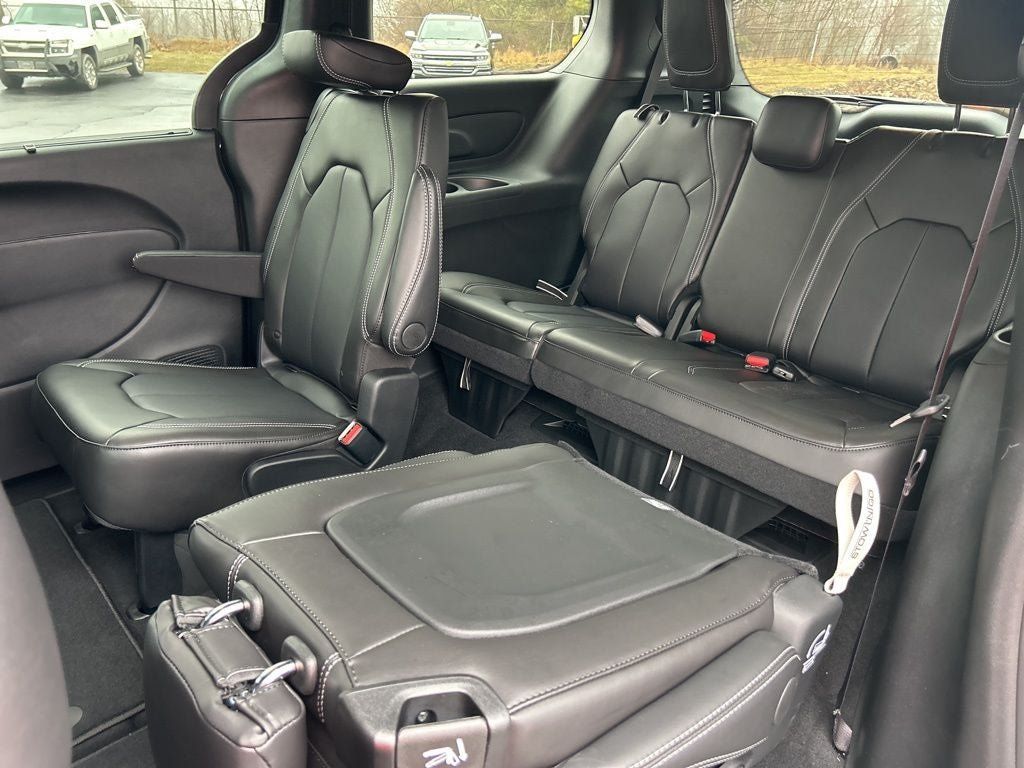 New 2026 Chrysler Pacifica Select w/ S Appearance Package AWD/4WD image 17