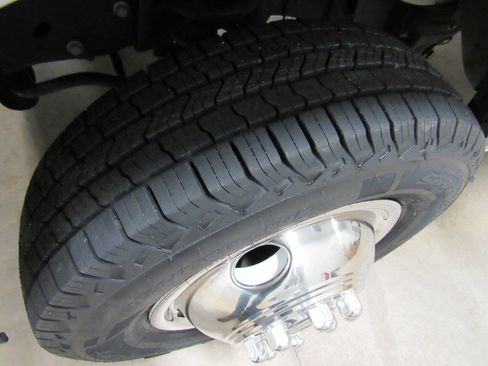 Used 2024 Ford E-350 and Econoline 350 Super Duty w/ Power Windows & Locks Group image 28